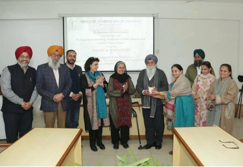Esteemed members of SES being honoured with a sapling as a token of respect and gratitude.